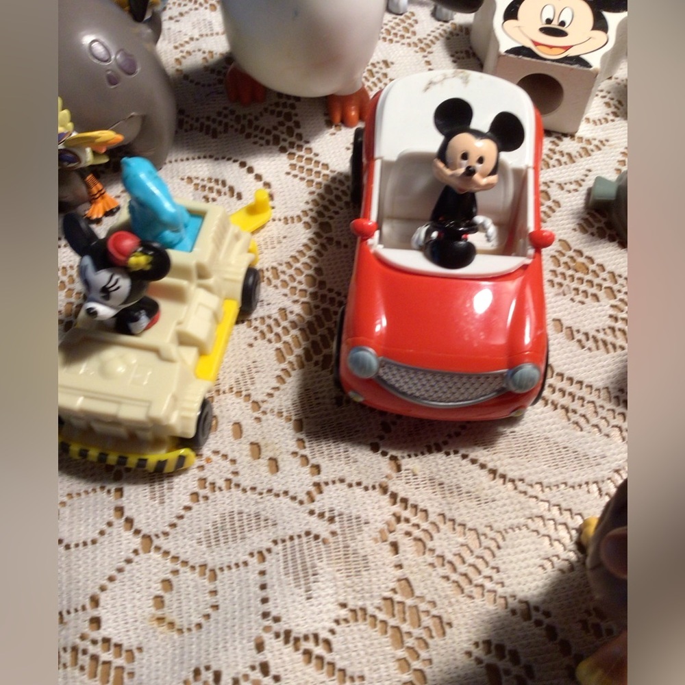 WALT DISNEY RANDOM TOYS - Picture 7 of 13